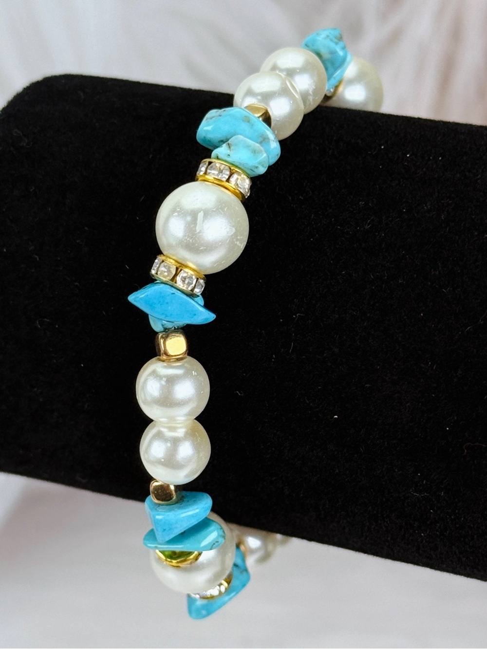 Beautiful freshwater pearl blue stretch bracelet